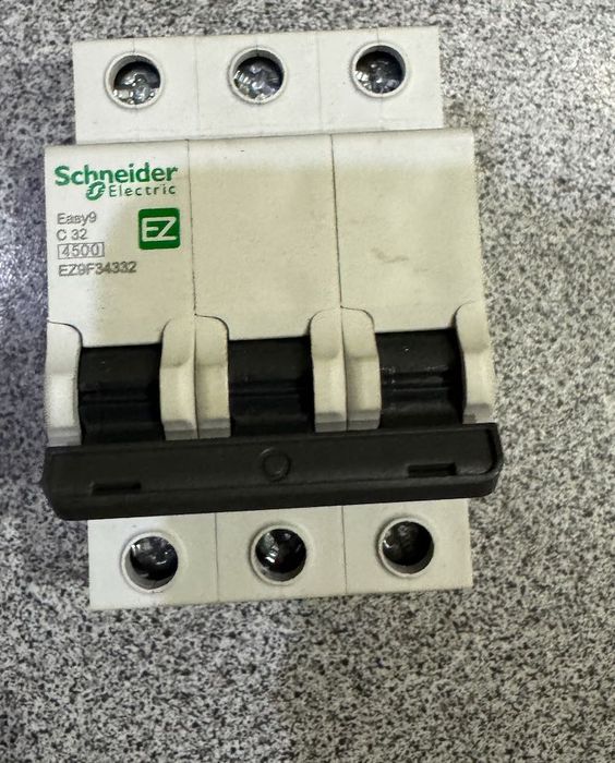 Автоматический выключатель 32А, EZ9, 3Р,