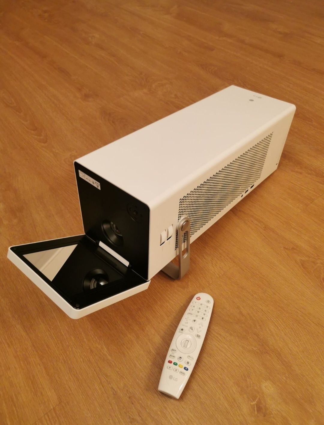 Projector LG HU80KSW Laser 4K