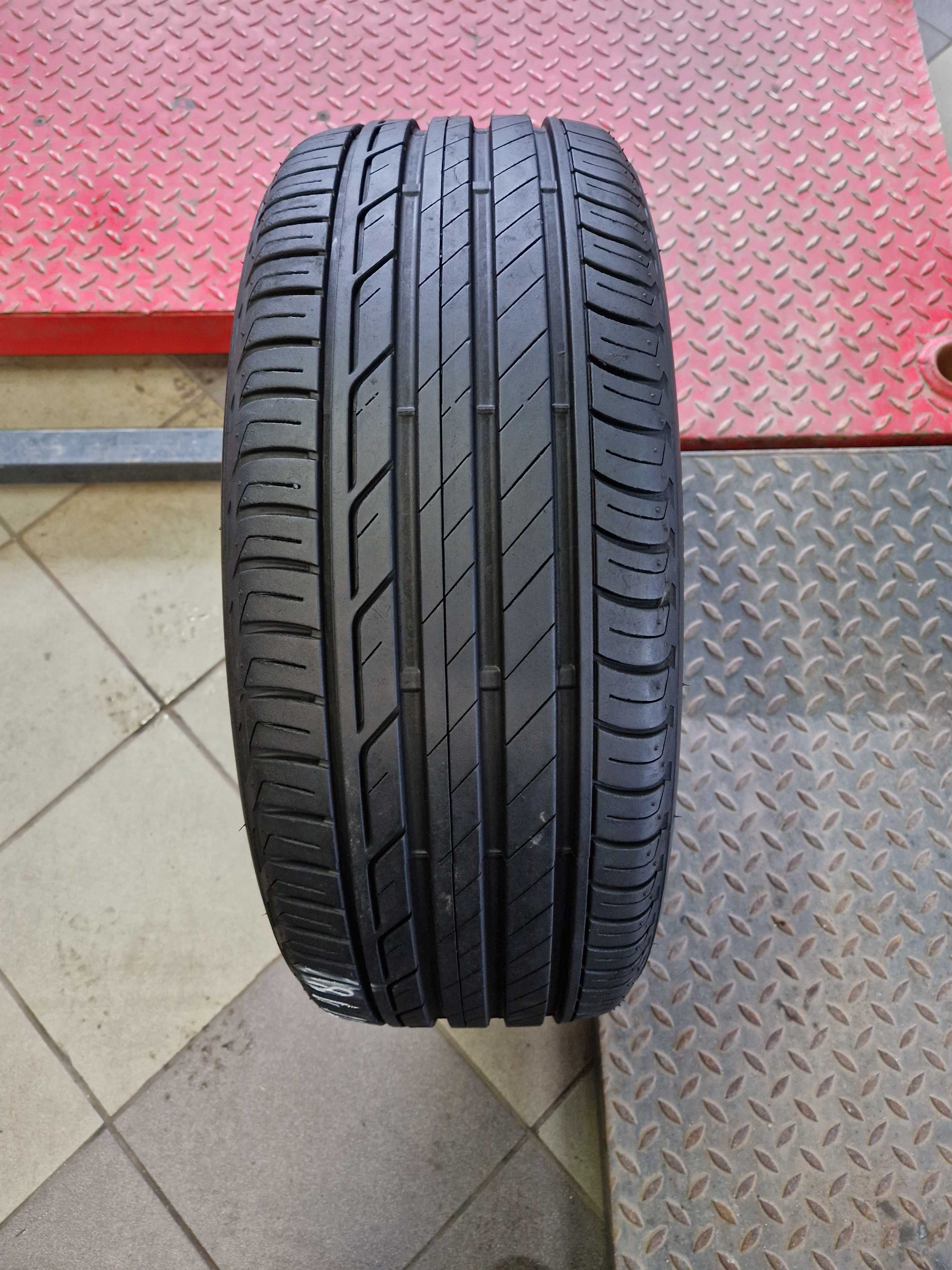 Bridgestone 215/50R18 T001