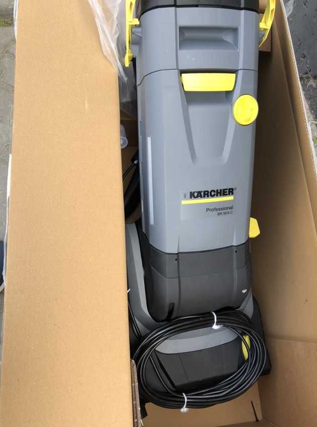 Підлогомийна машина Karcher BR 30/4 C. Нова