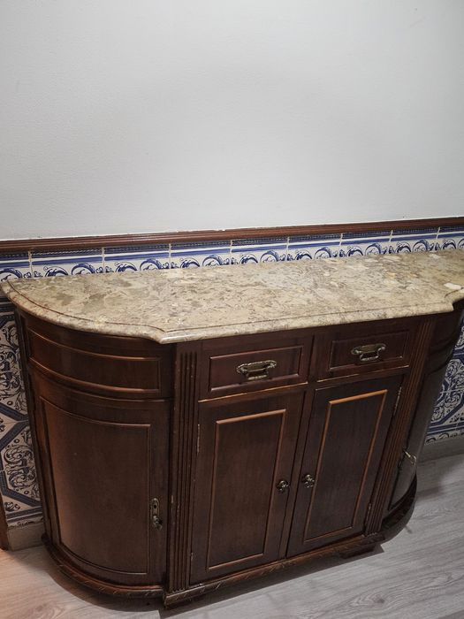 Móvel mogno com pedra mármore