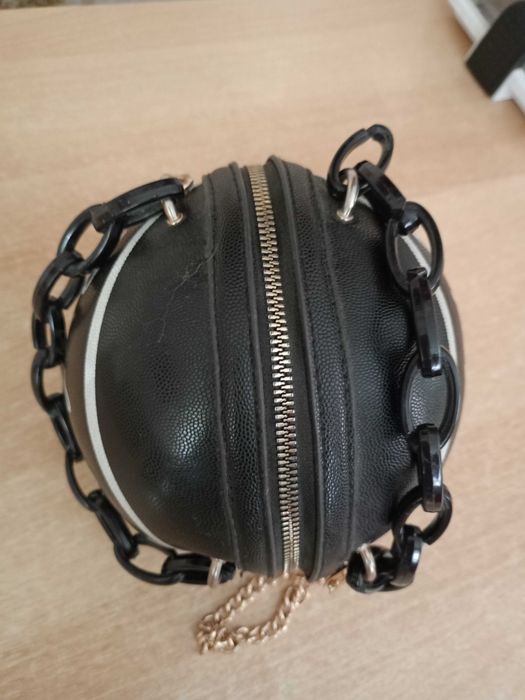 Женские сумки,бананки.Фасоны цвета и цены разные.Состояние отличное!