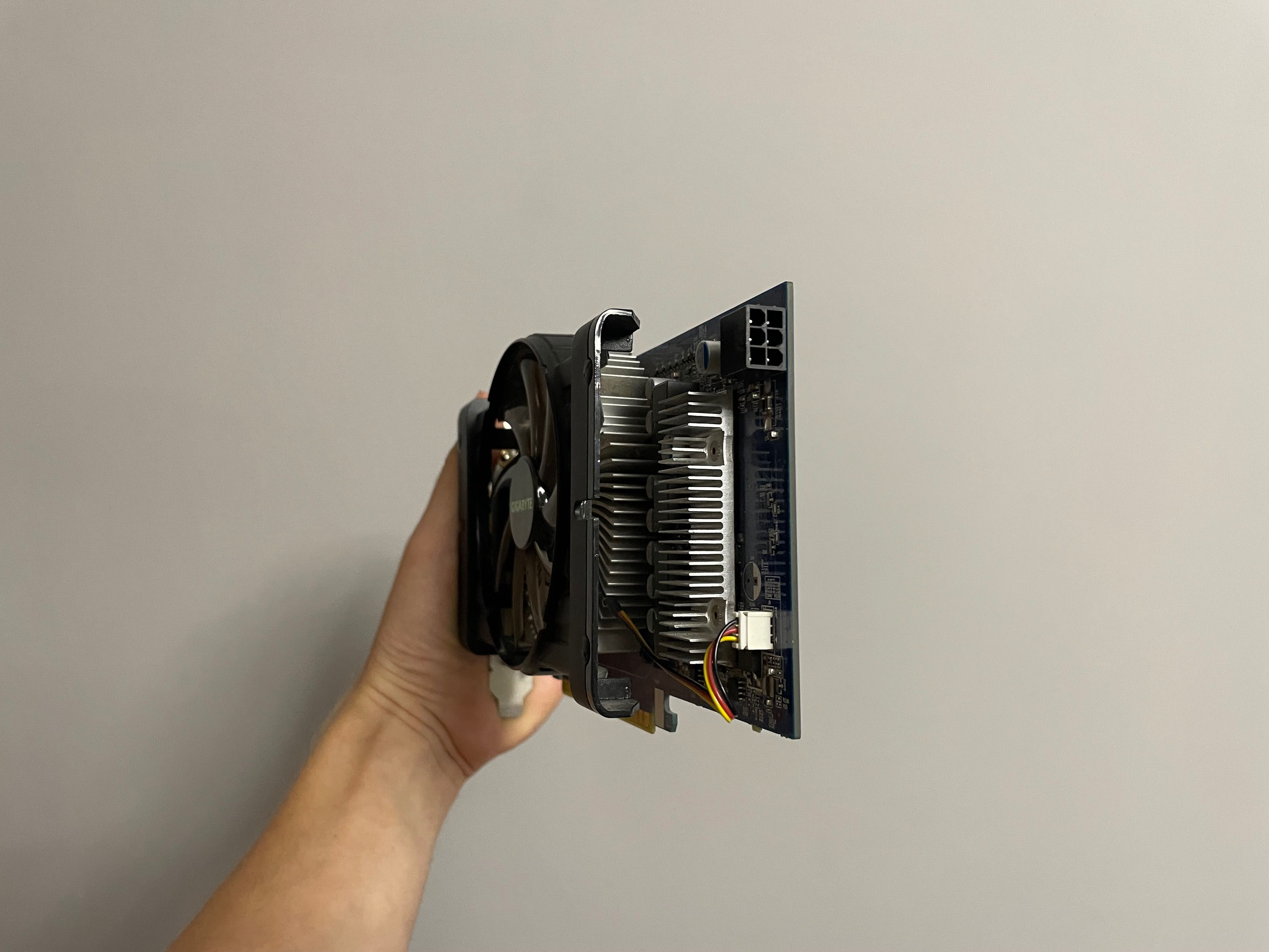 НЕРОБОЧА відеокарта Gigabyte GeForce GTX 550Ti 1GB