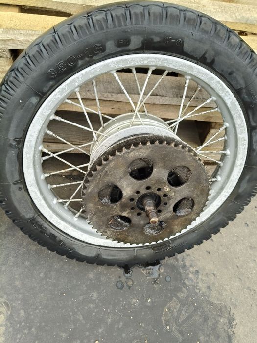 2 całe koła MZ, piasty, okładziny