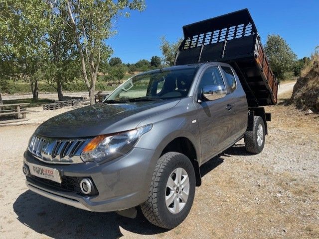 Mitsubishi L200 2.4 DI-D CD Invite CC 4WD