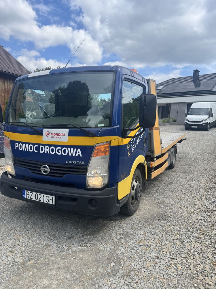 Nissan Cabstar 2,5 DCI pomoc drogowa laweta plyta hydrauliczna katB