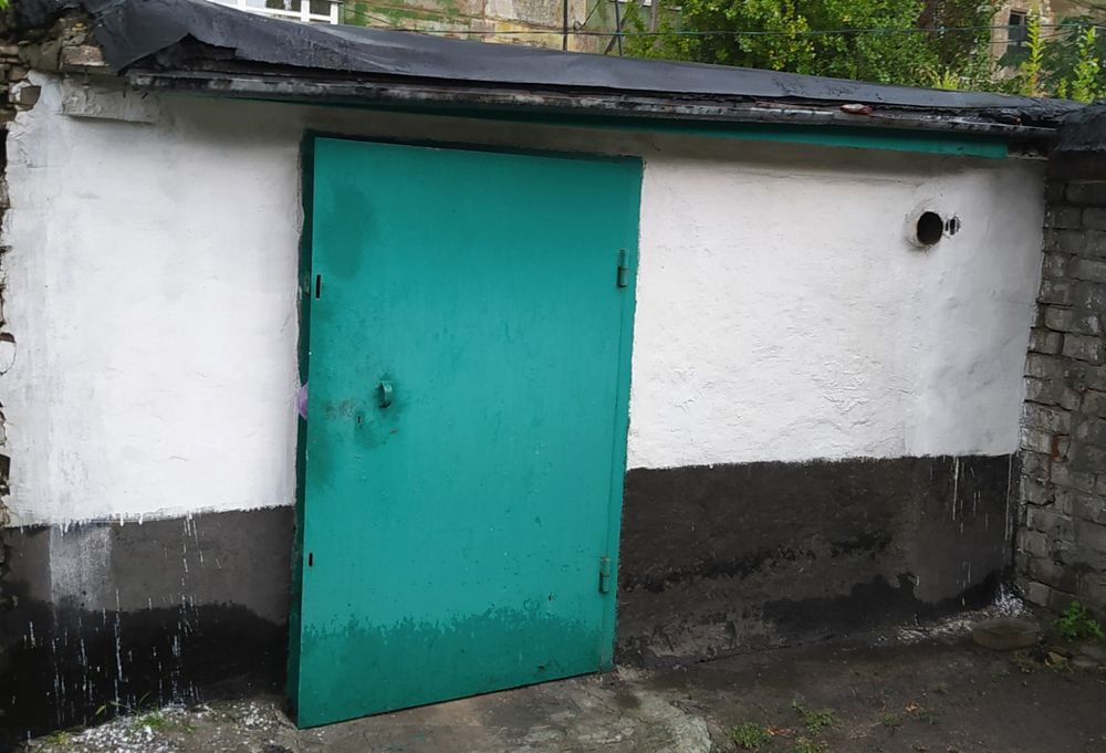 Сарай з підвалом.