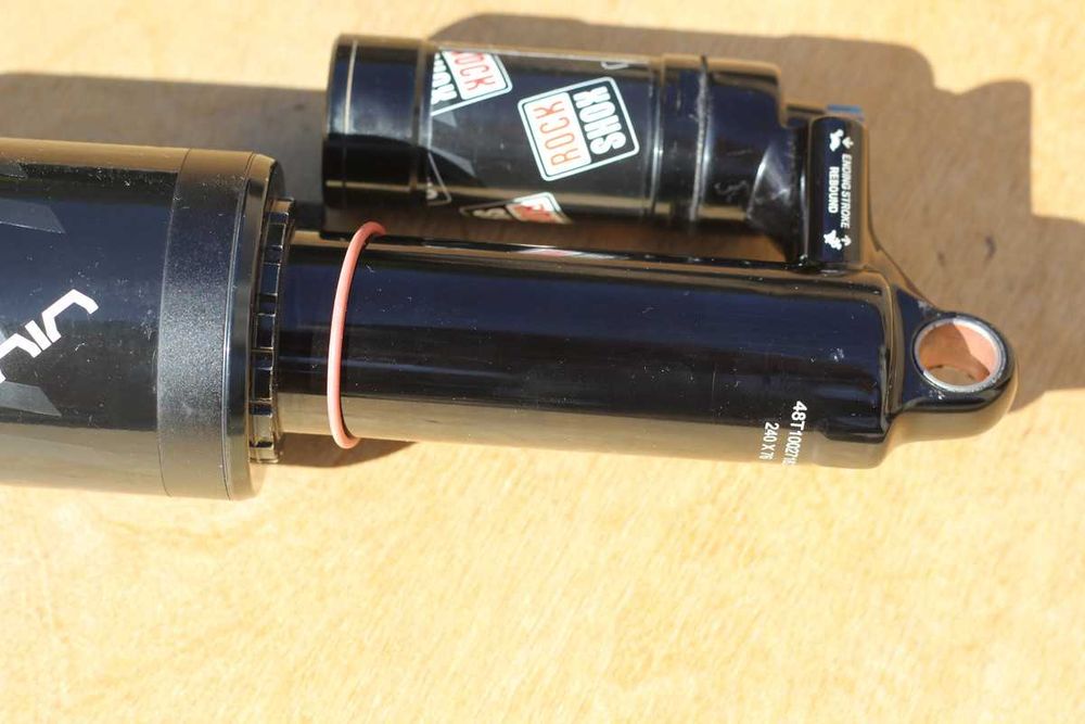 Аморт: RockShox VIVID AIR R2C (240х76mm)