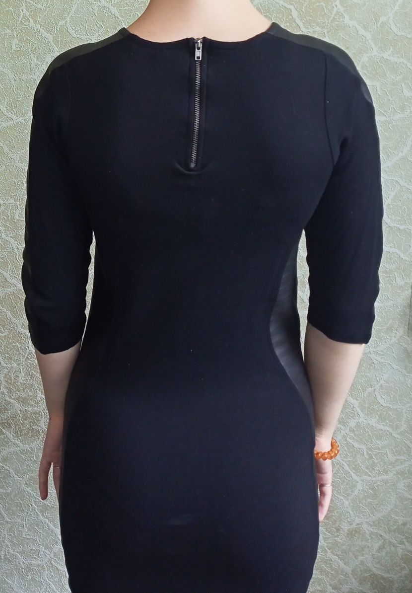 Продам женское чёрное платье!