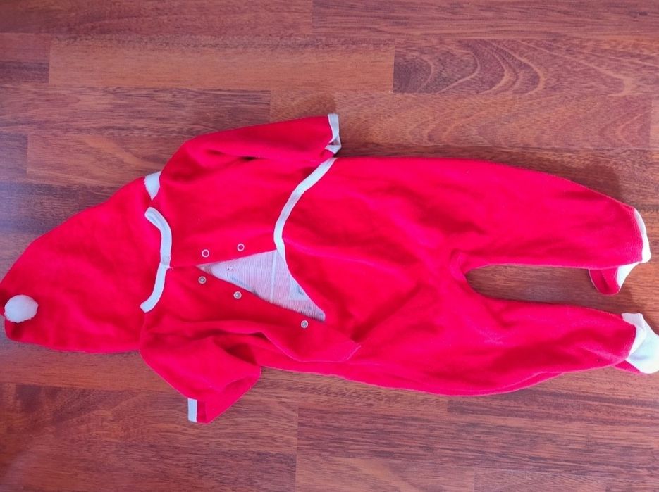 Pajacyk Mikołaj z czapka rozm.74 plus niebieska bluza gratis :-)