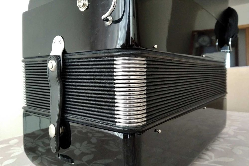 Acordeão Hohner Nova III 96