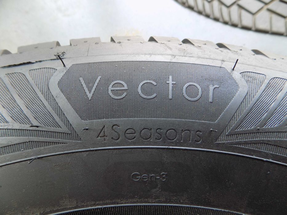 4 x opona całoroczna 235/60r18 Goodyear Vector 4Seasons