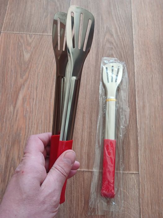 Щипцы из нержавеющей стали для барбекю и гриля.