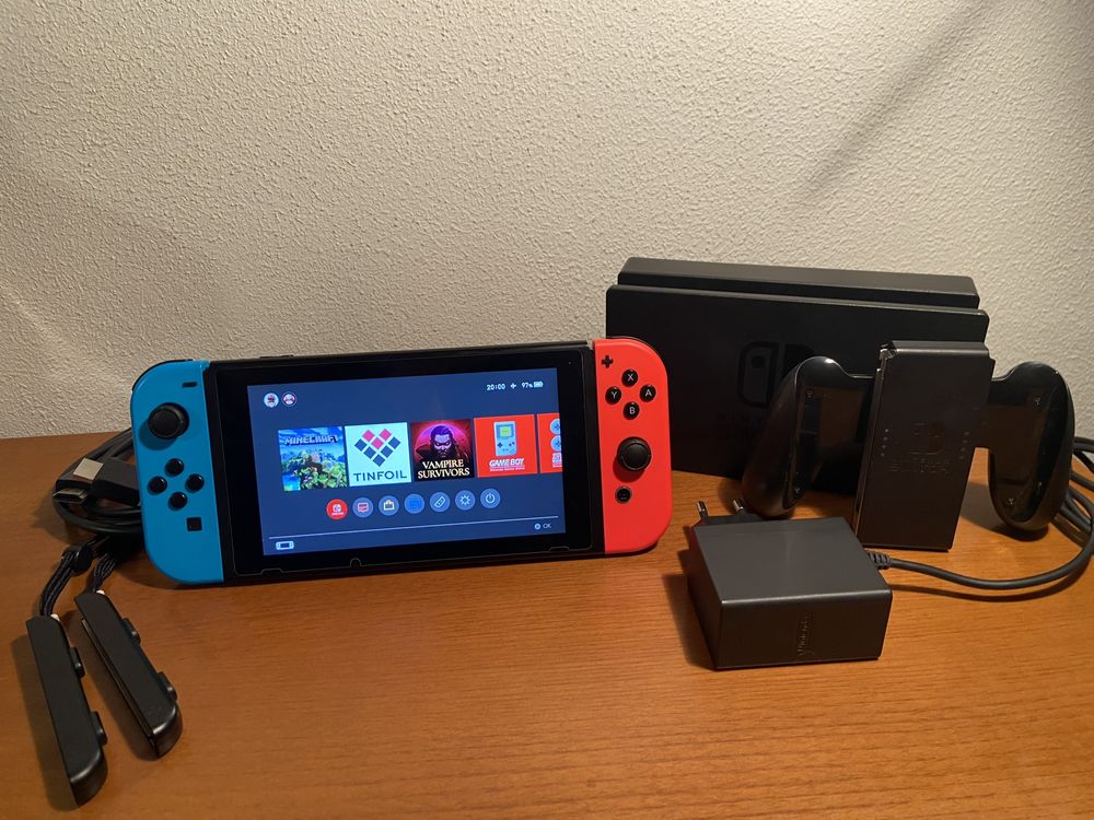 Nintendo Switch (V1) Desbloqueada com MicroSD 128GB