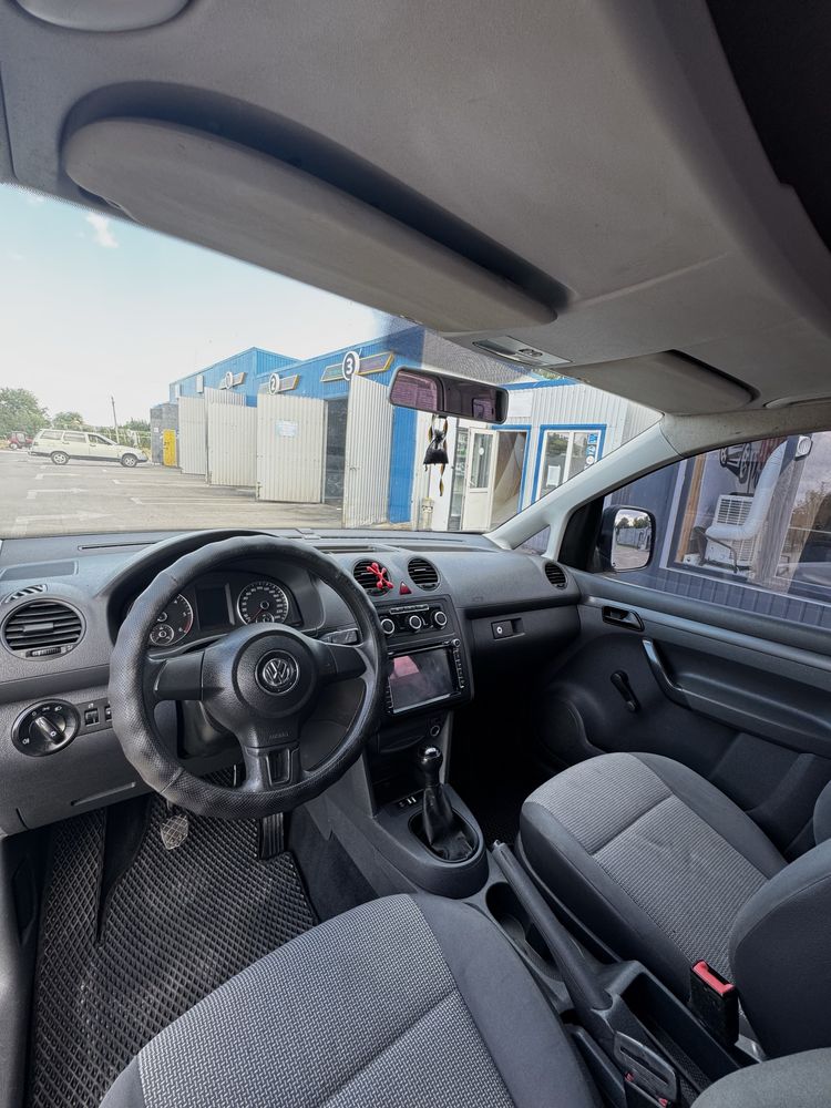 Volkswagen Caddy 2011