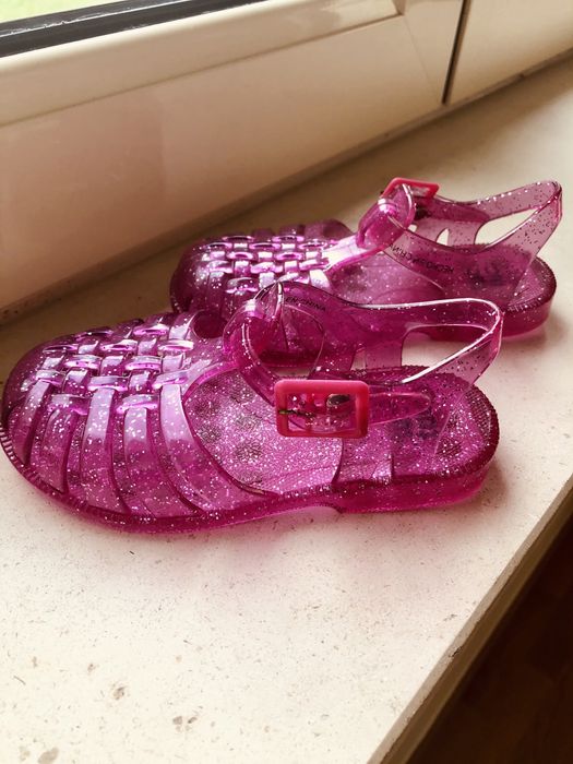 Sandalias Tuc Tuc rosa com brilhantes T24 - NOVAS