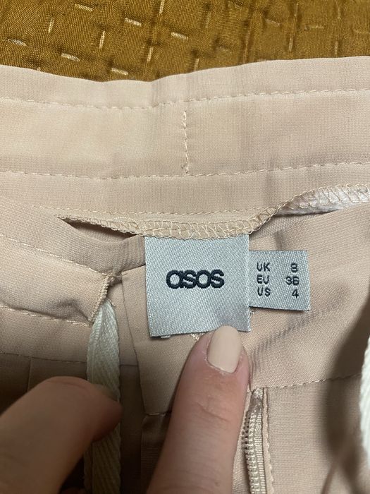 Spodnie z szerokimi kieszeniami ASOS