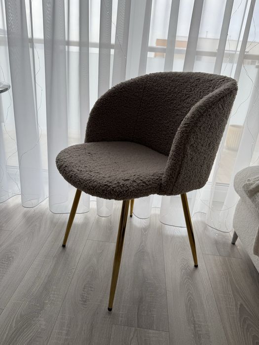 elegancki stół ze szklanym blatem + 4 krzesła (do drobnej naprawy)