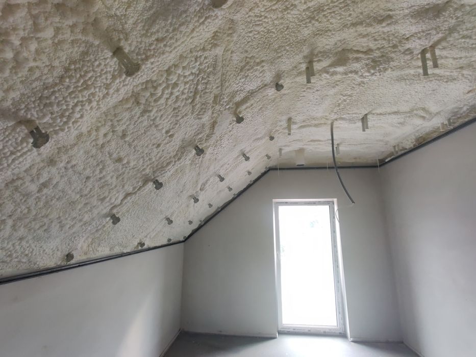 Izolacja Pianą PUR Poddasza Fundamenty Hale