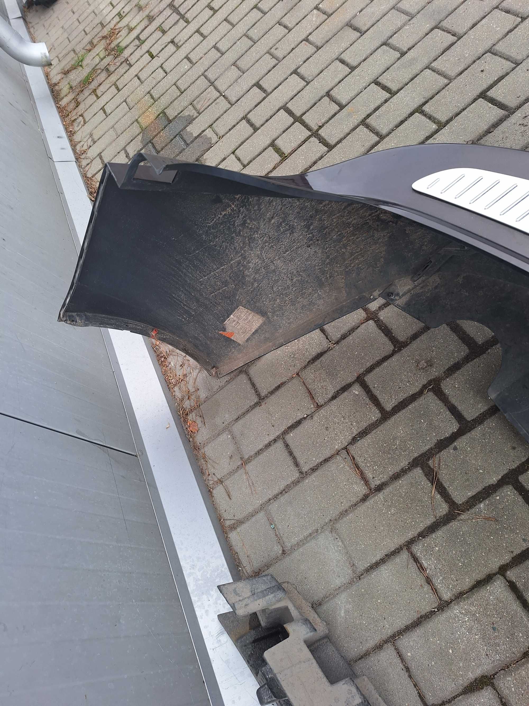 Zderzak tylny kombi Opel Insignia A FL Kod lakieru Z41C