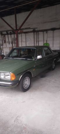 Mercedes Benz  123 250 benzyna na żółtych tablicach