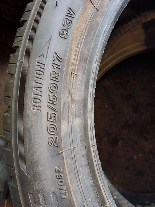 Bridgestone Blizzak LM005 205/50 R17 93V 2019r