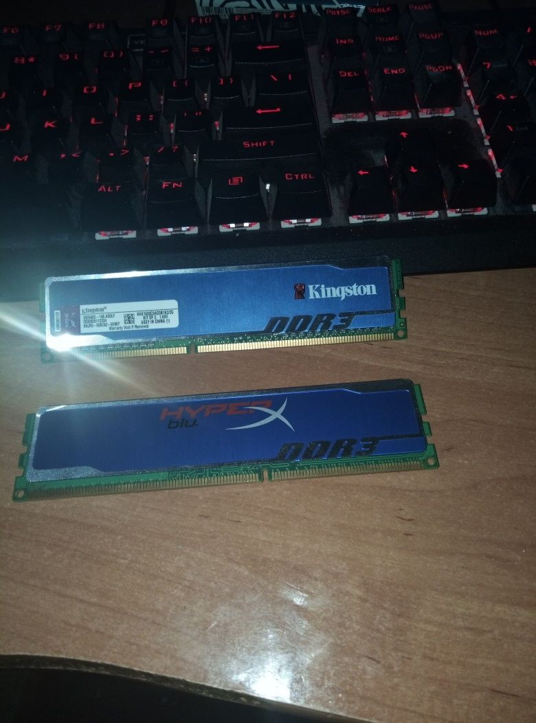 Pamięć RAM Hyper X DDR3  2 kostki łącznie 4gb ram