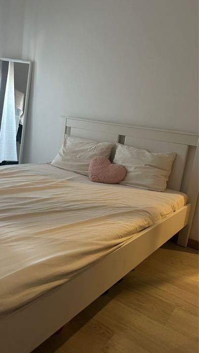 Cama IKEA SONGESAND 140x200 cm branca.