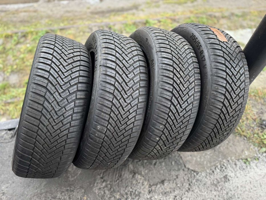 Майже нові всесезонні шини Continental 205/55 R17