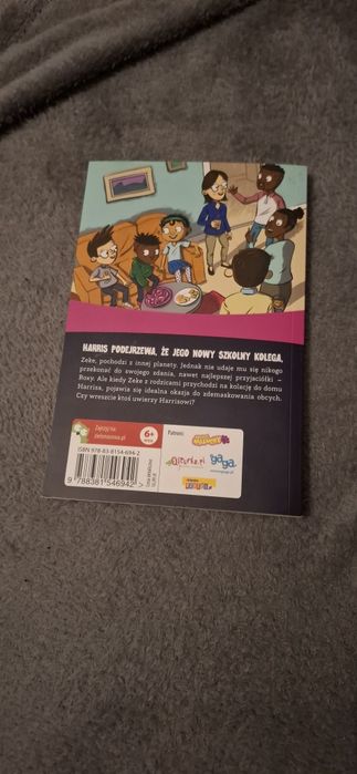 Książka ,,Kosmita Za Ścianą Obcy Na Kolacji,, Autor A.I Newton