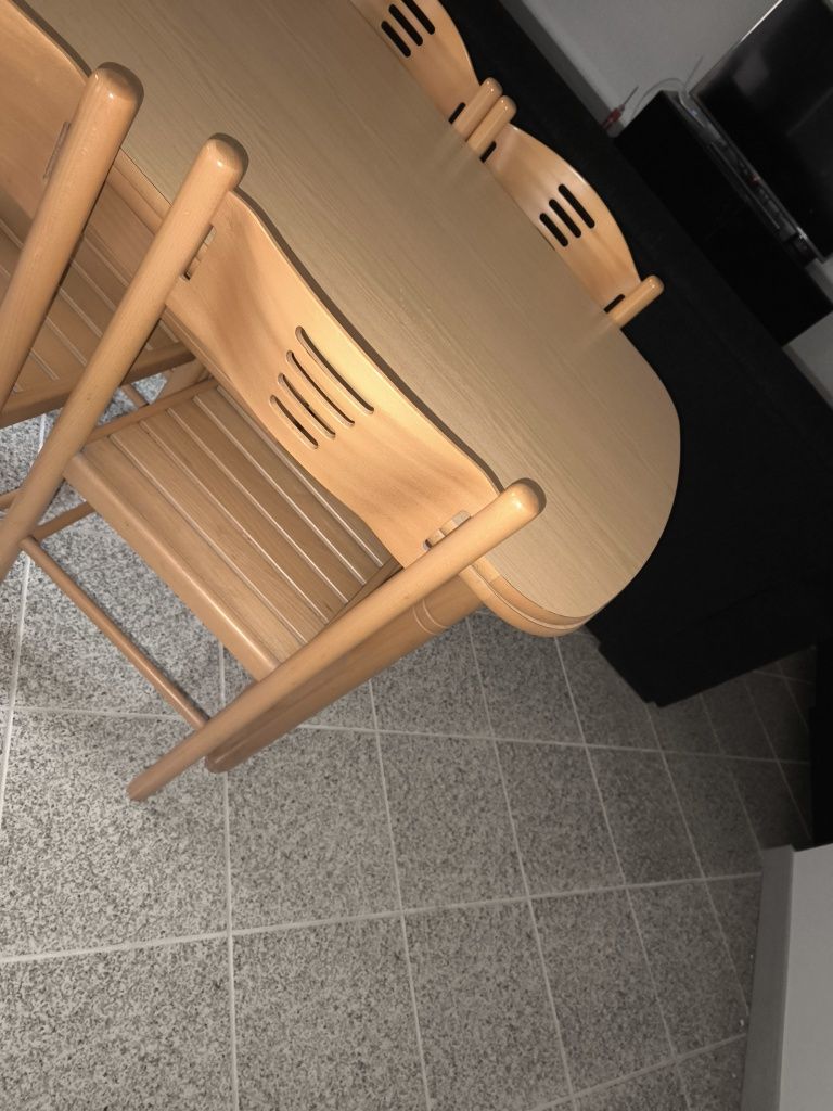 Mesa madeira extensível com 4 cadeiras