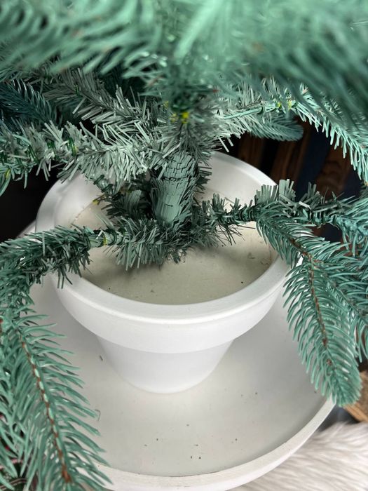 Ялинка в горщику