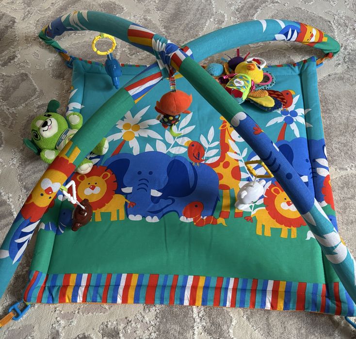 Дитячий розвиваючий килимок із дугами та підвісними іграшками