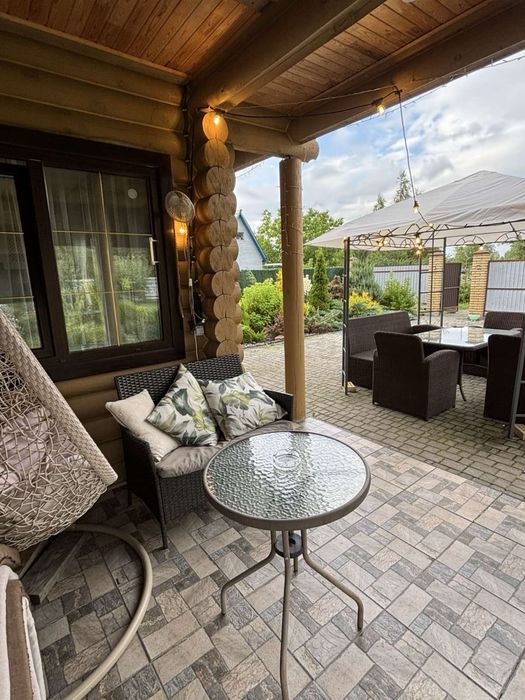 Гарний будинок з каміном!