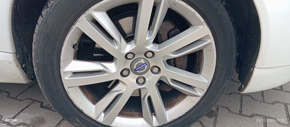 Felgi aluminiowe R18 Volvo z oponami całorocznymi  245/45