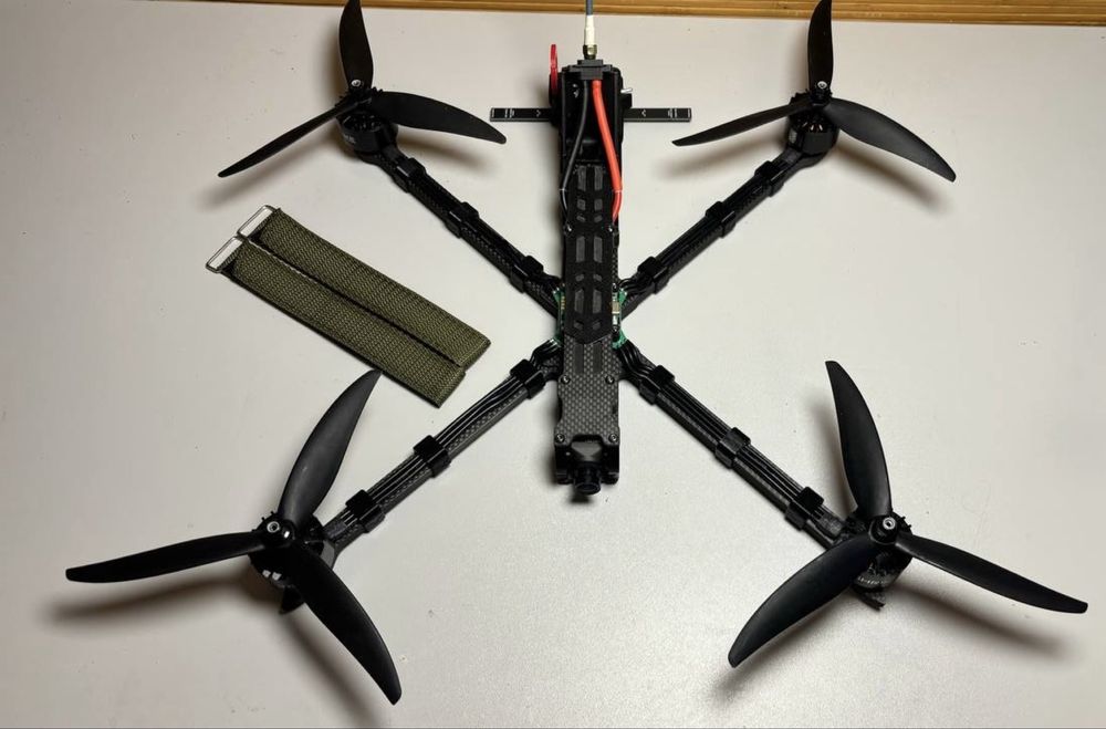 FPV дрон 10 (900kV 3115) є в кількості (також є багато різновидів фпв)