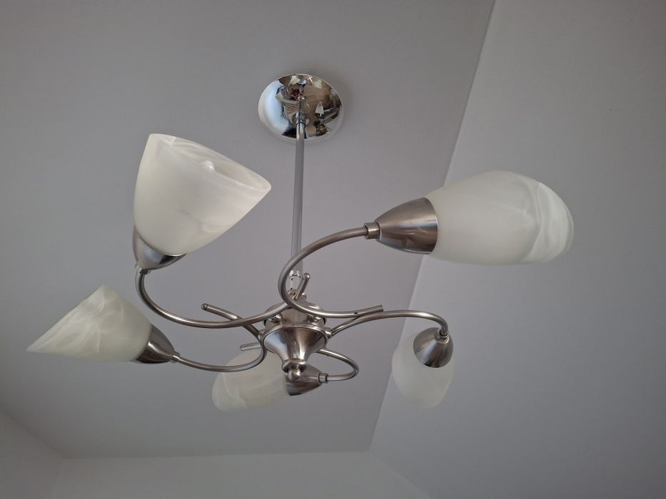 Żyrandol, świeci 2+3