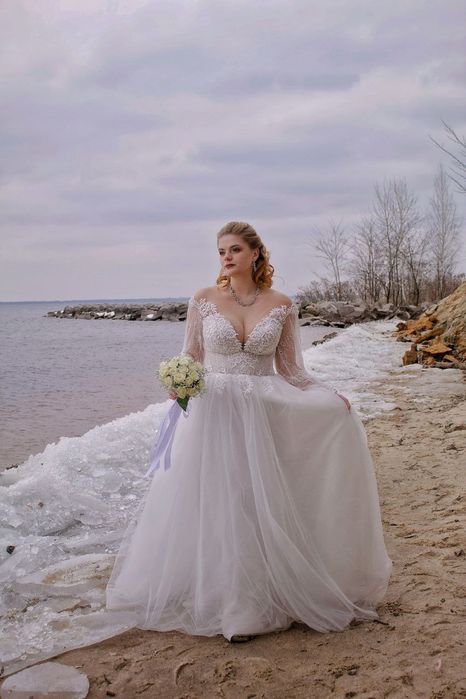 Продаю весільну сукню