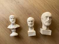 Alabastrowe popiersia filozofów: Arystoteles, Demokryt, Sokrates