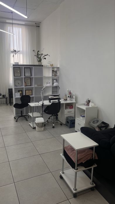 Робоче місце майстрам в салоні краси