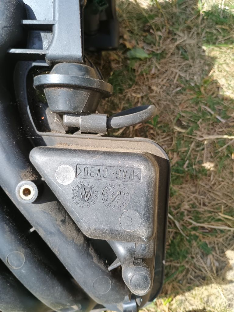 Kolektor ssący wtryski Audi A3 8L 1.6