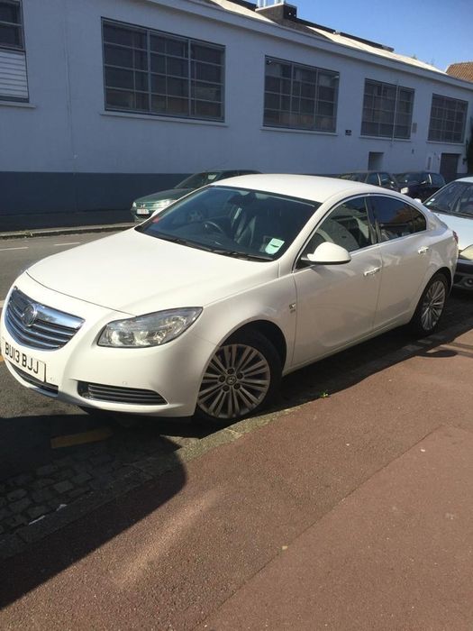 Carro Opel insiginia