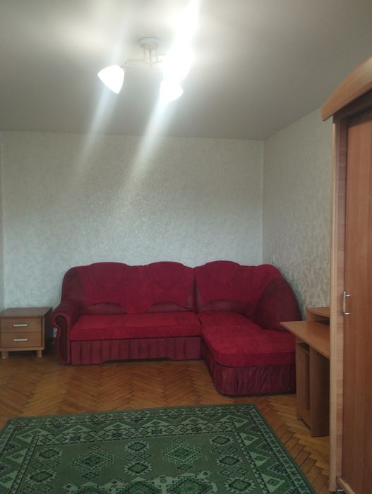 Сдам однокомнатную квартиру Космонавтов/ Генерала Петрова!