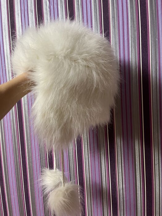 Шапка ушанка у білому кольорі