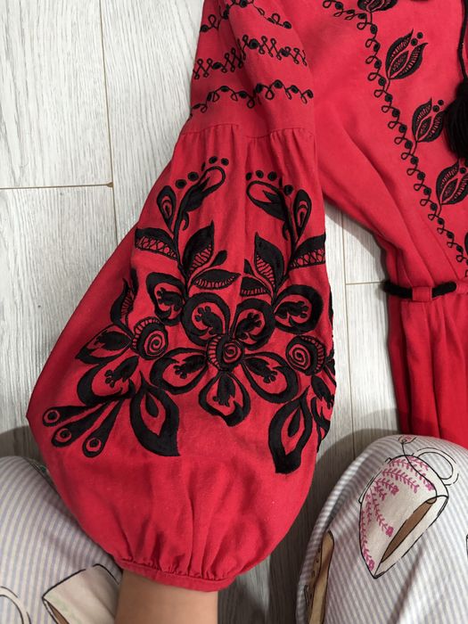 Червона сукня-вишиванка