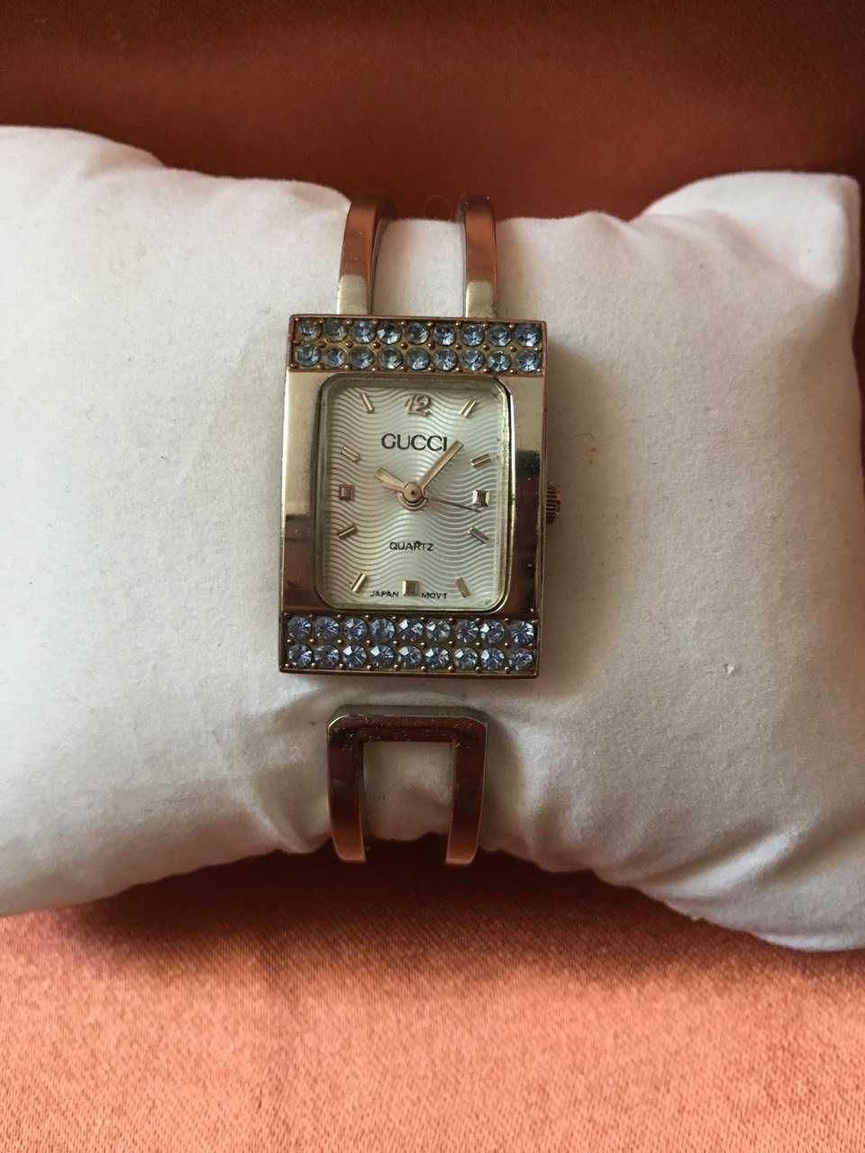 Винтажные женские часы  Gucci japan movement