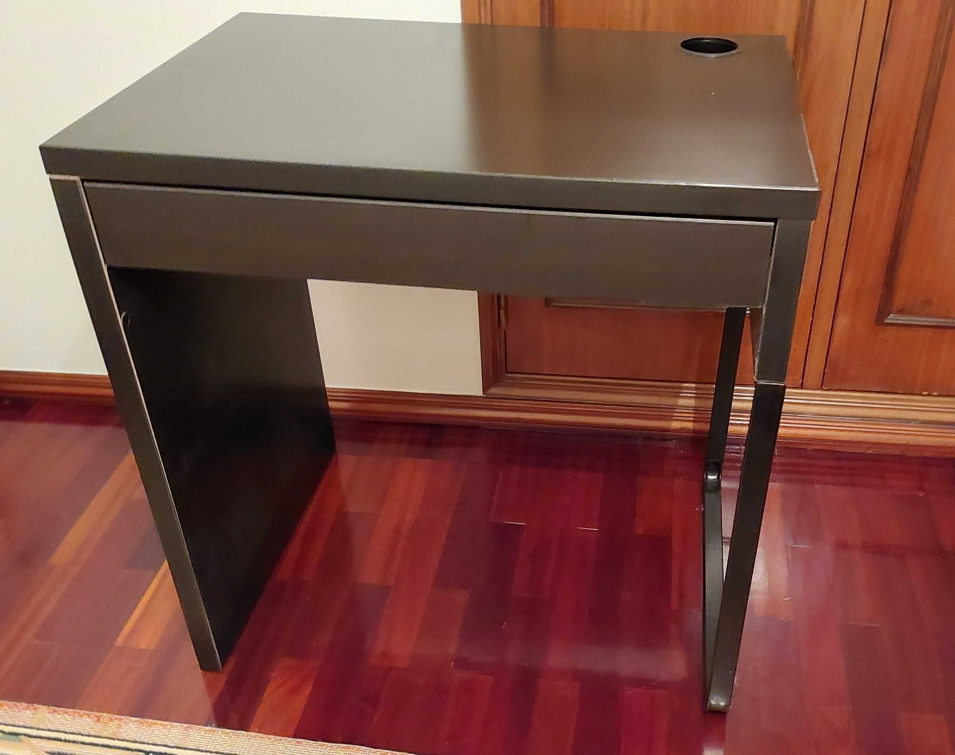 Vendo Mesa com gaveta