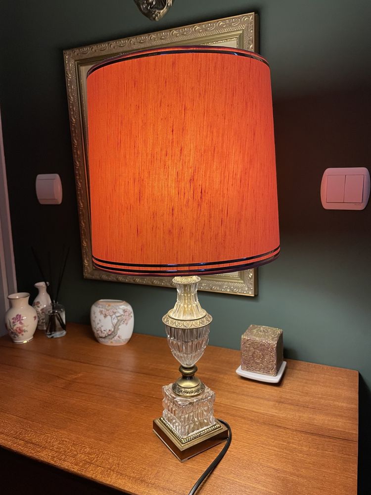 Lampa stołowa z kloszem