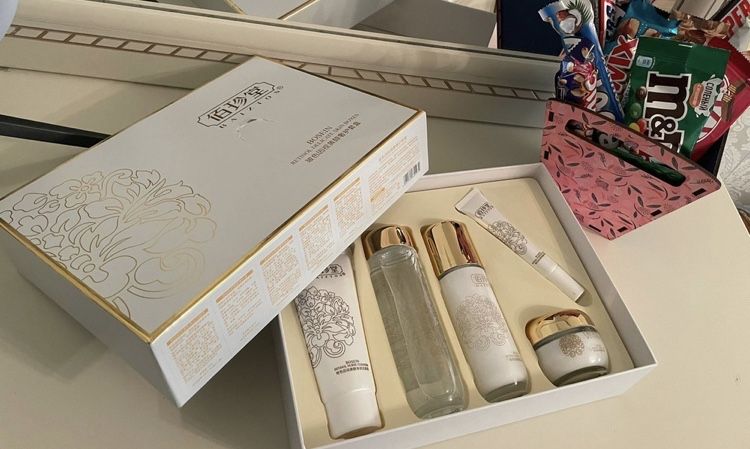 Подарочный набор для лица 5 в 1 Baizton