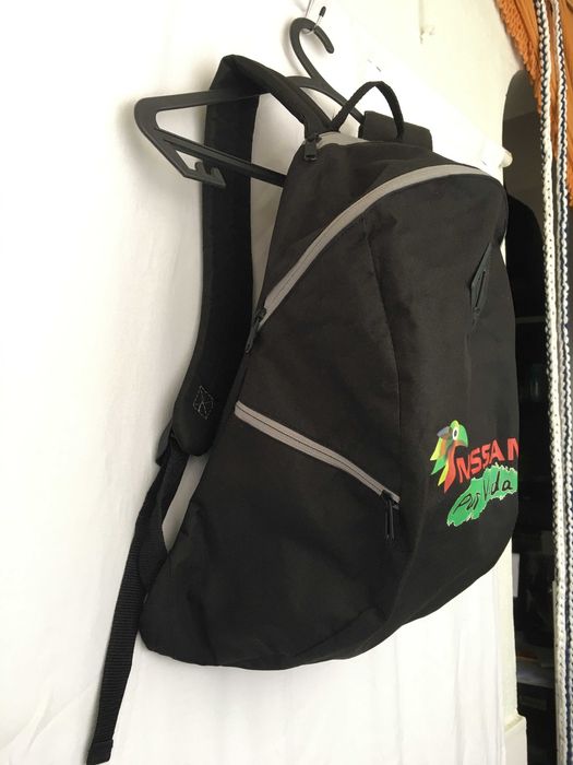 Mochila preta da Nissan